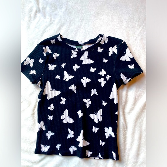 Target brand cropped shirt with butterflies - Picture 1 of 3